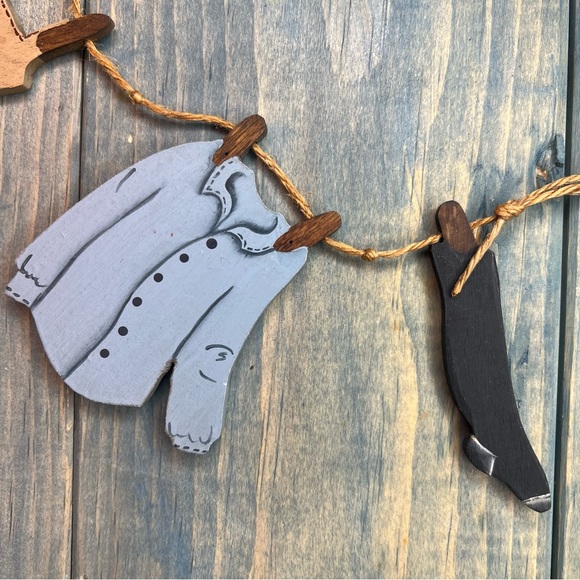 Vintage Wood Clothesline Wall Decor - Picture 5 of 15
